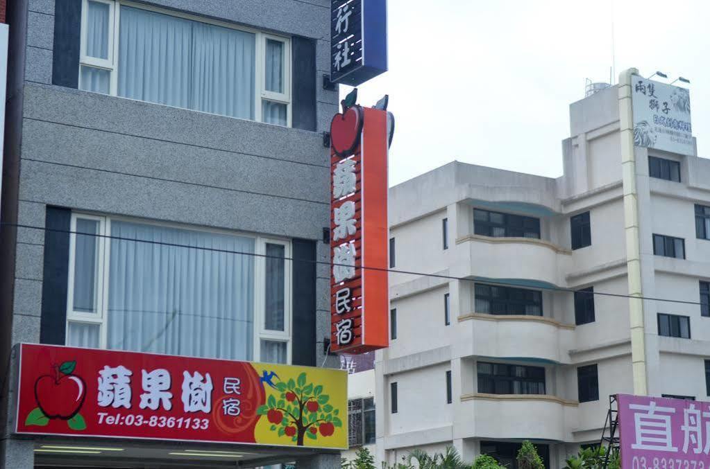 蘋果樹民宿 - 花蓮火車站住宿有電梯附停車場 Hualien City Exterior photo